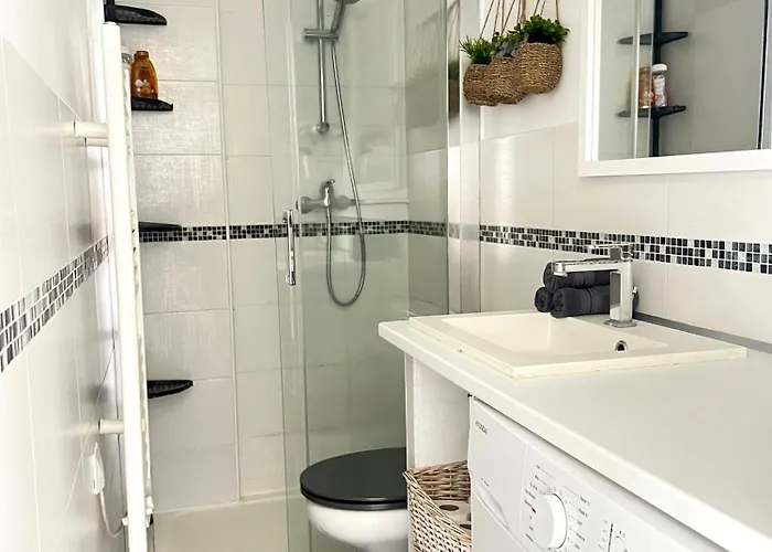 Daire Juan Les Pins 2br Sunny Floor 50m